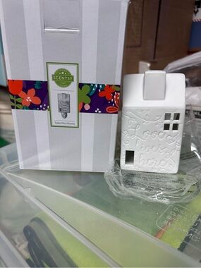 Scentsy White Ceramic House Warmer with Embossed Love Detail